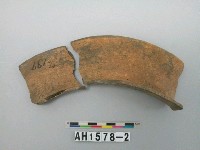 藏品(褐色夾砂陶口緣殘件)的圖片